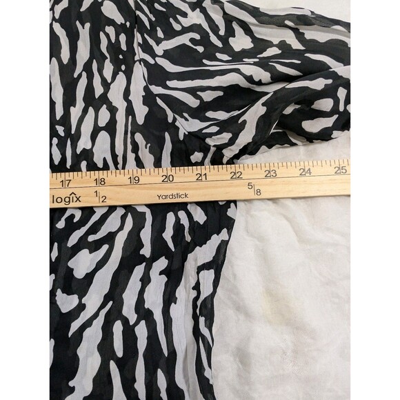 Violet & Claire Blouse Ruffle Detail Grey and Black Print Womans Size XL   Flaw - Picture 11 of 13